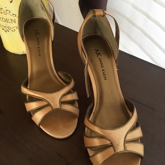 Shoes - Picture 2 of 3